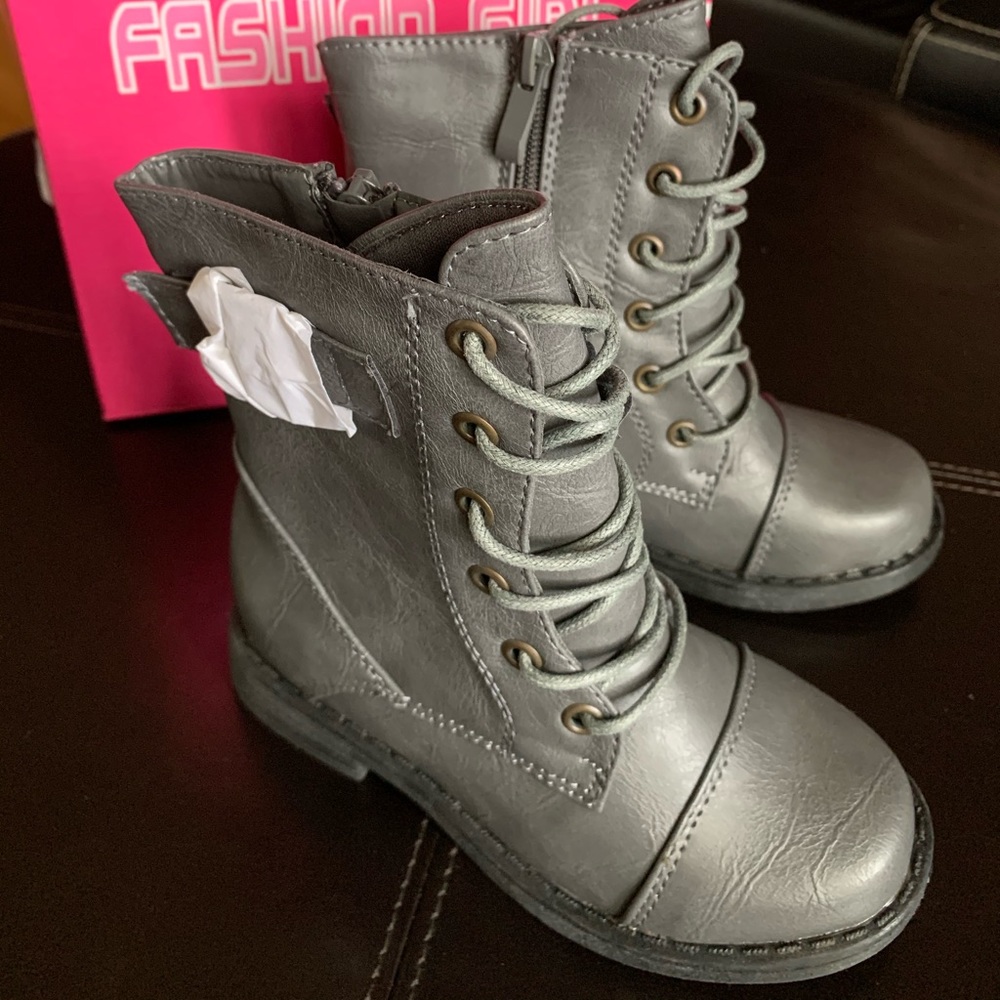 Fashion girl size 10 grey boot